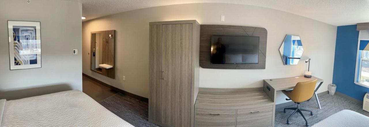 Holiday Express&suites Marquette, An Ihg Marquette